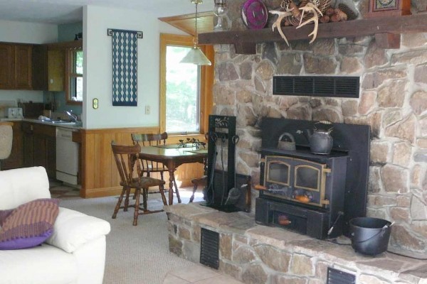 [Image: Retreat, 25% March Discount, Spectacular, Private, Close to Slopes, 3BR/2b]