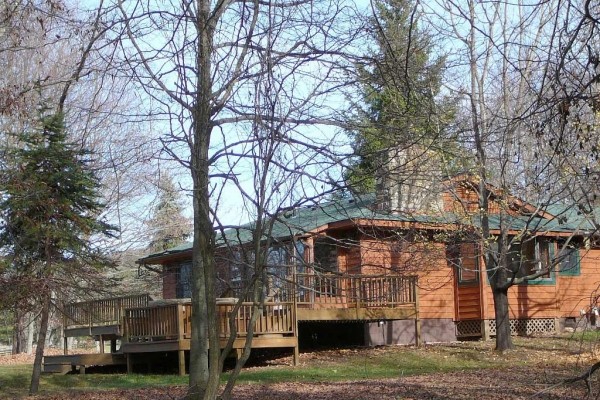 [Image: Retreat, 25% March Discount, Spectacular, Private, Close to Slopes, 3BR/2b]