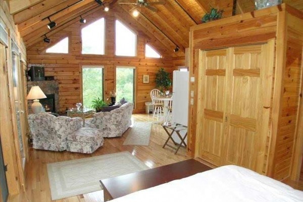 [Image: Cozy Romantic Cabin for Two]