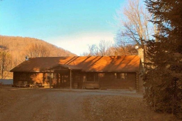 [Image: Spruce Run Lodge - Great Views - Secluded Log Lodge]