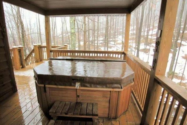 [Image: "Fernbank West" Slopeside Home with Ski-in/Ski-Out Access]