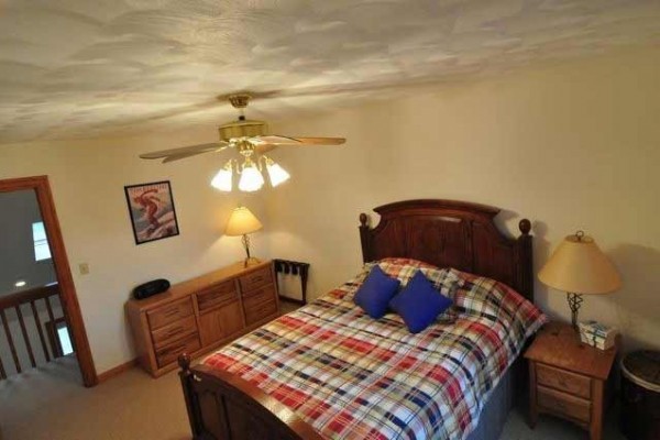 [Image: Spacious Home - Great Access to Hike, Bike, Golf, Fish - 4th Night Free!]