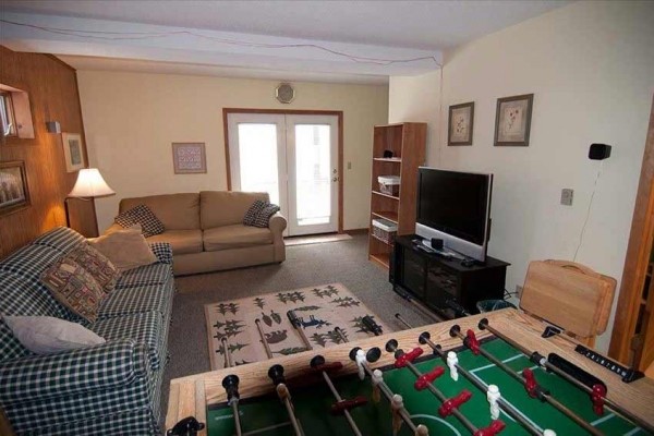 [Image: A Family Place - Game Room/Den - 4th Night Free!]