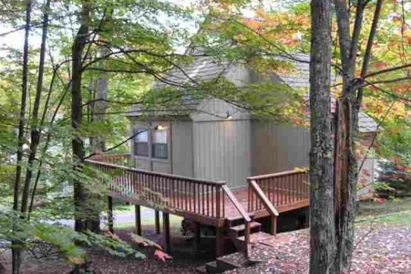 [Image: Cozy Cabin with Swimming, Hiking, Skiing and Biking]