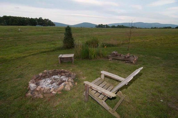 [Image: Beautiful Mountain Home - Views &amp; Outdoor Pool - 4th Night Free!]