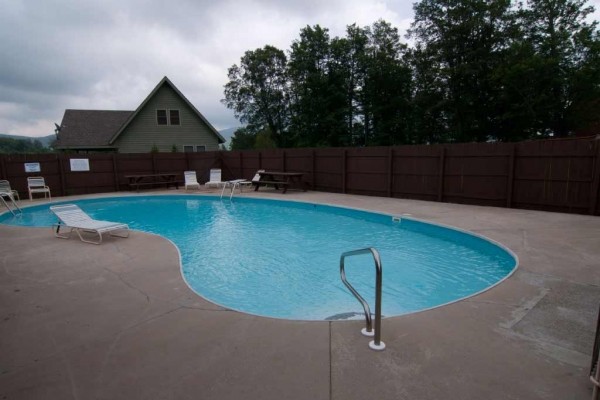 [Image: Beautiful Mountain Home - Views &amp; Outdoor Pool - 4th Night Free!]