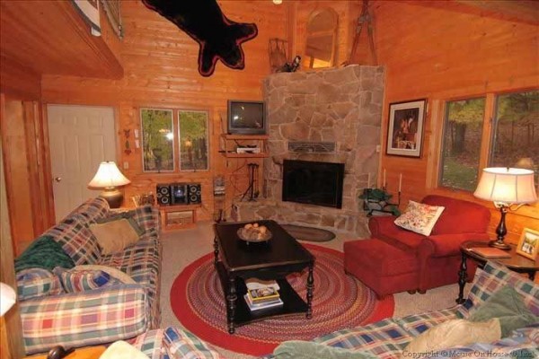 [Image: Comfortable Mountain Retreat]