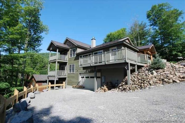 [Image: Incredibly Incredible Mountain Home. You Have to See This One to Believe it!]