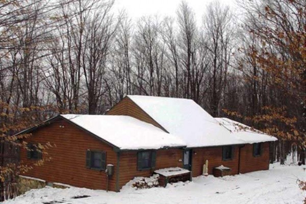 [Image: Private Pet-Friendly Property for an Affordable Mountain Getaway!]