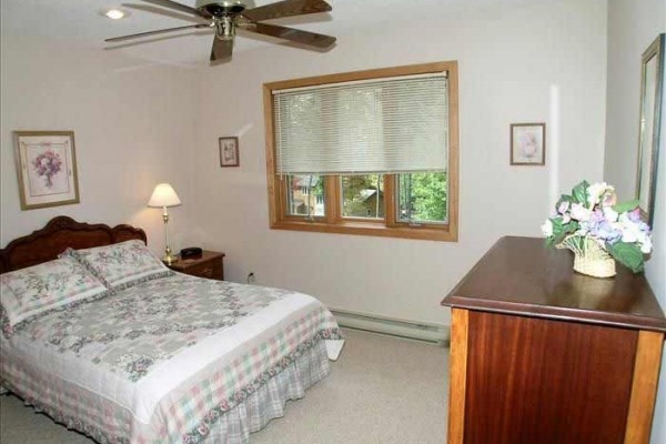 [Image: Clean, Comfortable, Convenient Townhome is an Excellent Vacation Location!!]