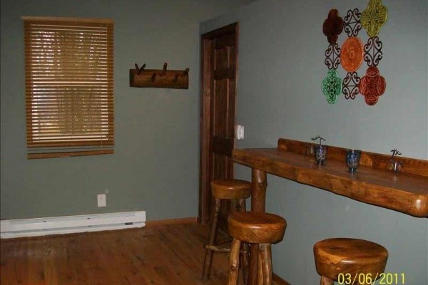 [Image: Beautiful Cabin, Mountain View, June 3 Nights/$375]