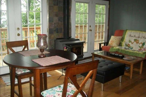 [Image: Beautiful Cabin, Mountain View, June 3 Nights/$375]