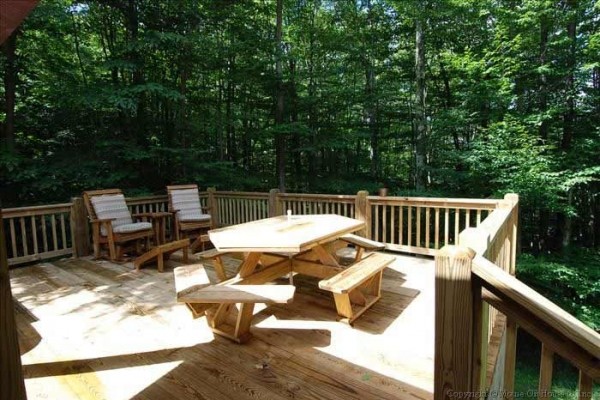 [Image: Affordably Priced and Amazingly Nice Mountain Cottage Offers Peace and Quiet.]