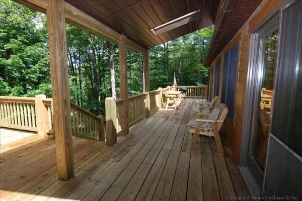 [Image: Affordably Priced and Amazingly Nice Mountain Cottage Offers Peace and Quiet.]