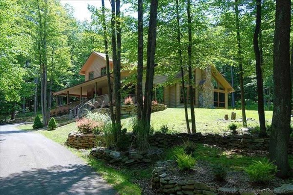 [Image: Picture Perfect Meets Perfectly Peaceful in This Beautiful Mountain Property.]