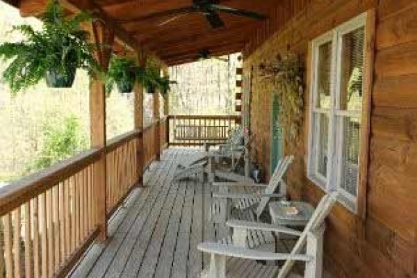 [Image: The Chestnut Cabin Luxury Cabin Rental]