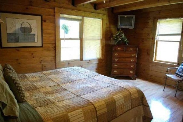 [Image: The Chestnut Cabin Luxury Cabin Rental]