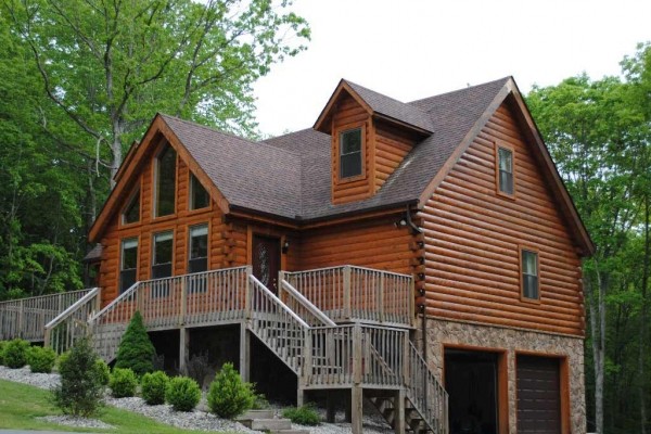 [Image: Luxury Log Home at Glade Springs, Close to Beckley]