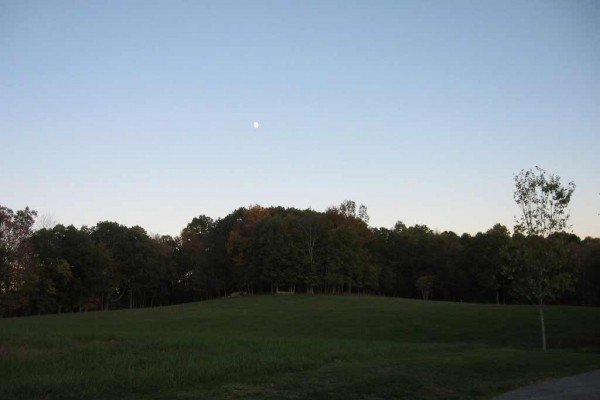 [Image: Moon Shinemountain Farm Retreat]