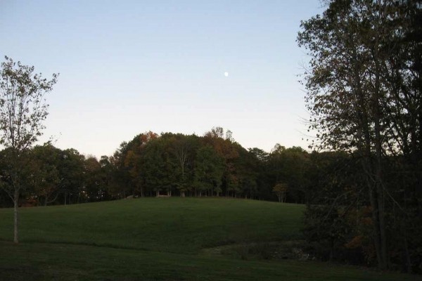 [Image: Moon Shinemountain Farm Retreat]