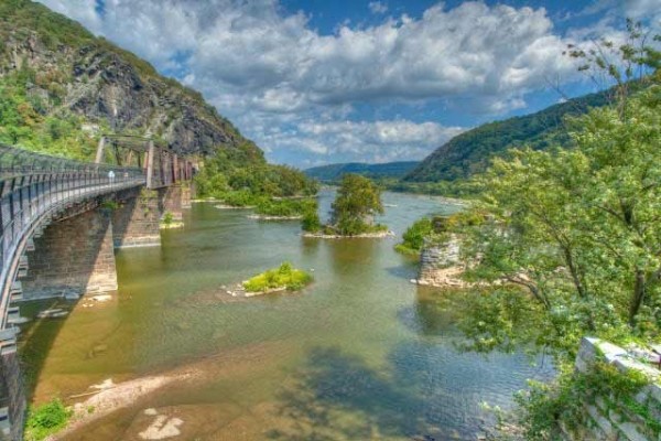 [Image: Wonderful Mountain Views. Walk to Rivers, Parks, Restaurants and Shops.]