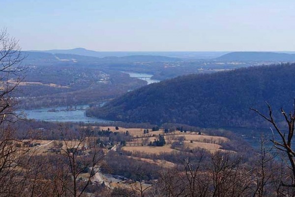 [Image: Wonderful Mountain Views. Walk to Rivers, Parks, Restaurants and Shops.]