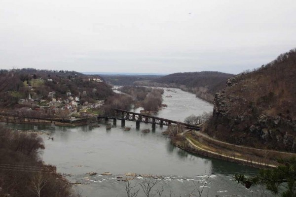 [Image: Wonderful Mountain Views. Walk to Rivers, Parks, Restaurants and Shops.]