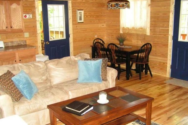 [Image: Luxury Log Cabin Nestled in Southern West Virginia Wilderness]