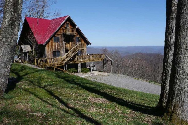 [Image: Cranberry Mountain Lodge-Private, Tranquil, Beautiful.]