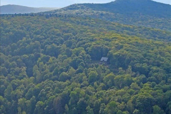 [Image: Cranberry Mountain Lodge-Private, Tranquil, Beautiful.]