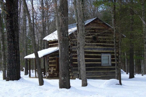 [Image: Unique Four Seasons Retreat!]