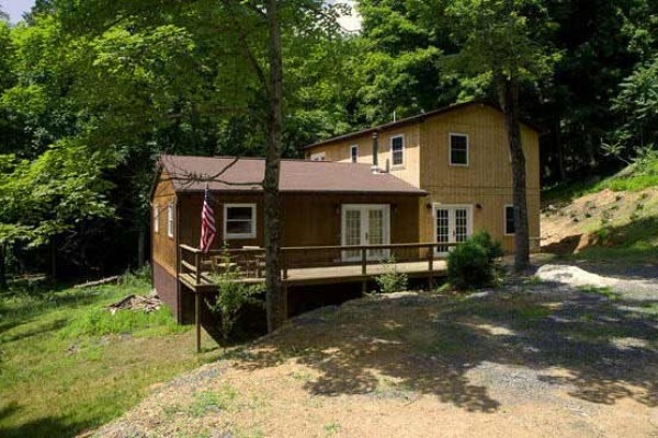 [Image: Lost River Wv 3-BR 3-BA Cabin]