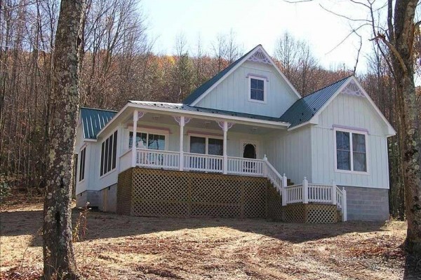 [Image: Newest Cottage in Scenic Mountain Forest Near New River Gorge]