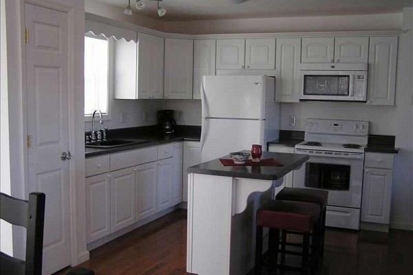 [Image: Newest Cottage in Scenic Mountain Forest Near New River Gorge]