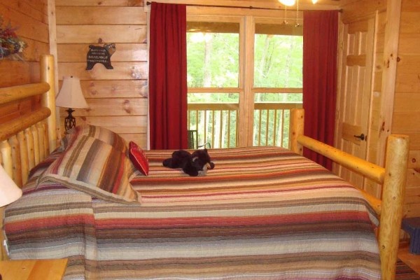 [Image: The Black Bear, a Beautiful Log Home]