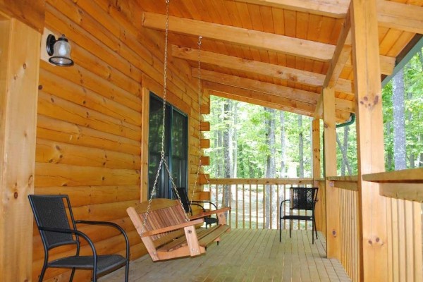 [Image: The Black Bear, a Beautiful Log Home]