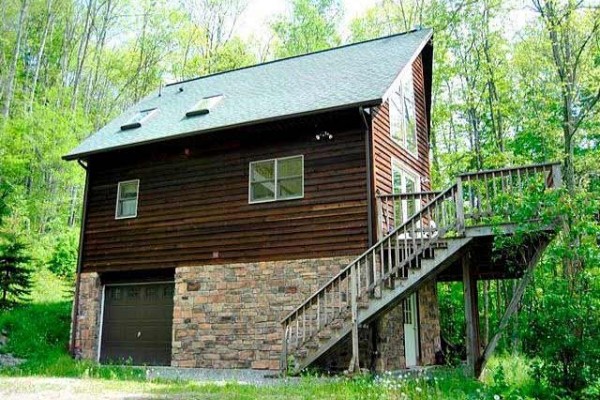 [Image: Cabin in the Woods, 10 Miles to Slopes, Outdoor Hot Tub]