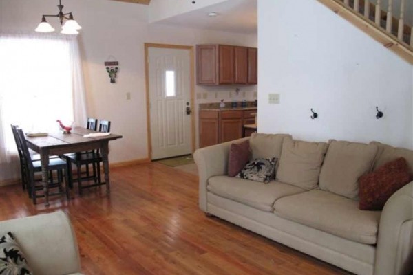 [Image: Close to Golf Course! 2 Bedroom/2 Bath W/ Hot Tub, Third Night Free]