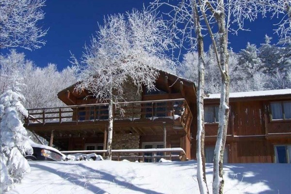 [Image: Beautiful Ski in-Ski Out Chalet Near the Top of the Western Express Ski Lift.]