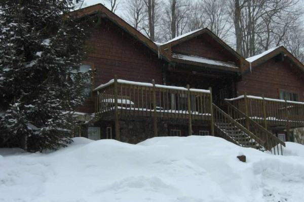 [Image: Snowshoe 2 BR Condo, Well Kept, Comfy, and Convenient.]