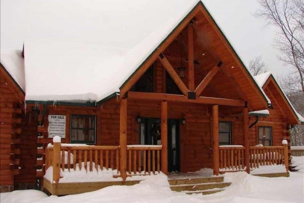 [Image: Log Home W/ Hot Tub - 6 BR/5 BA Finished Bsmt W/ Pool Table]