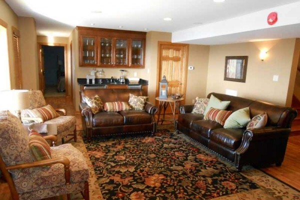 [Image: Newly Renovated 8 Bedroom Luxury Home Sleeps 24 W/ Hot Tub and Game Room]