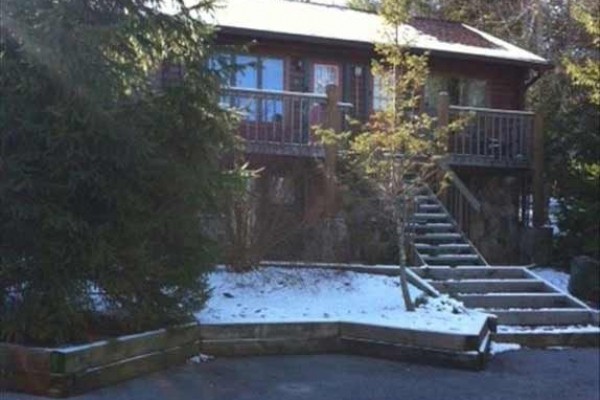 [Image: Snowshoe Condo, Full Kitchen, 1 Bedrm. Hot Tub, Wifi, Comfy]