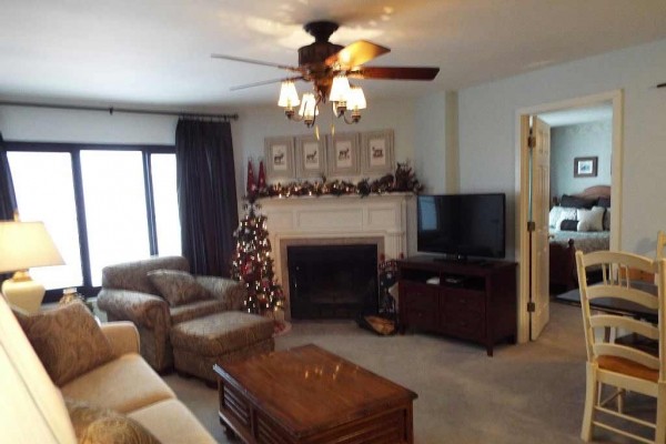 [Image: Silver Creek, Slopeside, Newley Renovated Deluxe Condo,Sleeps 8 Ski-in/Out, Pool]