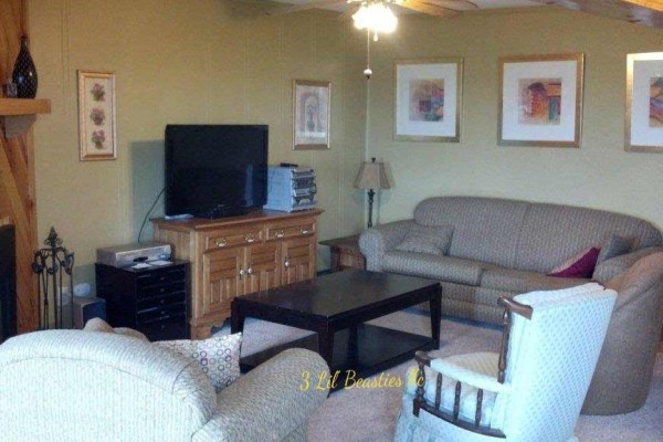 [Image: Newly Renovated Family Friendly Condo W/Jacuzzi ~ Minutes from the Slopes]