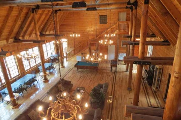 [Image: Beautiful 6000+ Sq Ft Log Lodge !!]