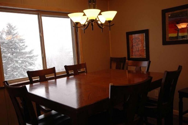 [Image: Remodeled 3 BR Condo: Your Cozy Mountain Retreat]