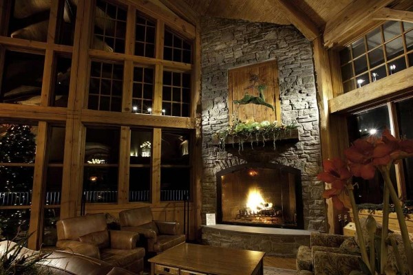[Image: Snowshoe's Ski-in/Ski-Out Platinum Rated Studio Condo at Soaring Eagle Lodge]