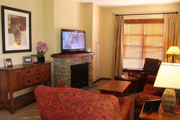 [Image: Soaring Eagle Lodge 3 Bed Ski in/Out Lots of Amenities &amp; Hot Tubs]