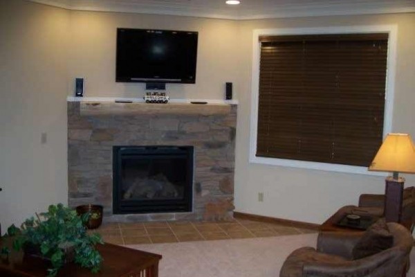 [Image: Black Bear Crossing 4 Bed/3.5 BA Ski in/Ski Out, Hot Tub, Fireplace]